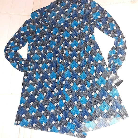 Beautiful NWT Plus Size V-neck Shirred 3/4 sleeve - Picture 1 of 13